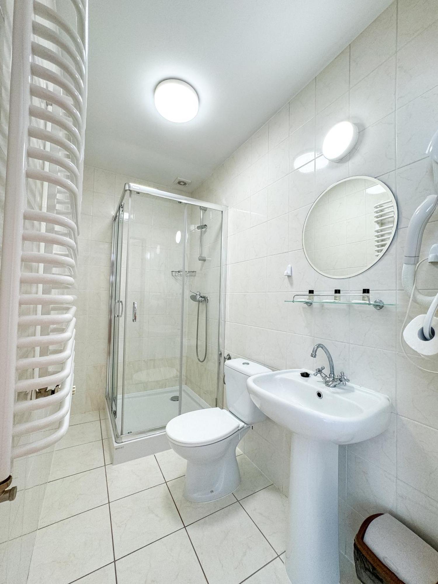 Hotel Tor Kielce Cminsk Exterior photo